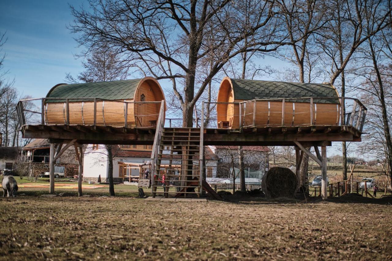 Viking Houses Strnadovsky Mlyn Jesenice  外观 照片
