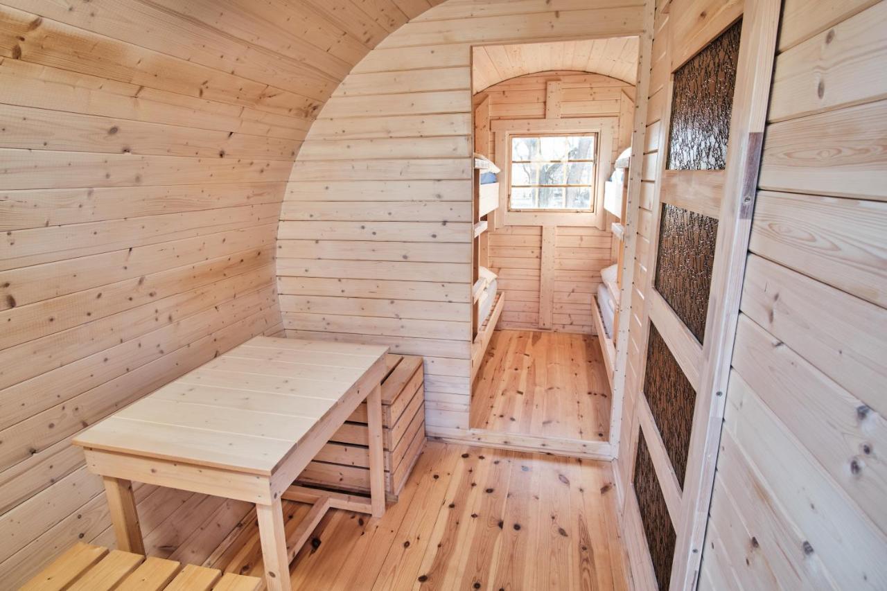 Viking Houses Strnadovsky Mlyn Jesenice  外观 照片